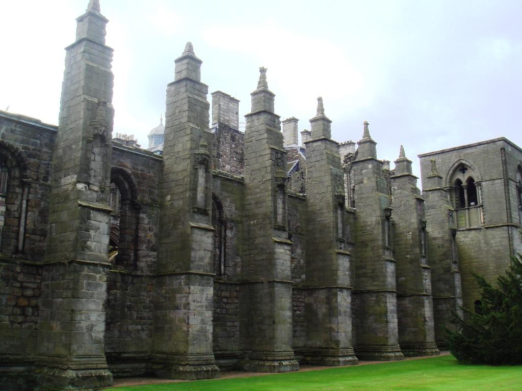 Il castello di Edimburgo è un'antica fortezza, che dalla sua posizione in cima alla rocca del castello, domina il panorama della citt� di Edimburgo. 3