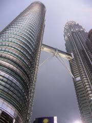 Le Petronas Twin Towers o Torri Petronas, in malese Menara Petronas, sono due torri gemelle alte 452 m._5