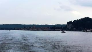 La città di Arona è situata sulla sponda piemontese del lago Maggiore ed è attraversata dal torrente Vevera._5