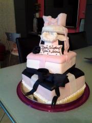 Cake design è l�arte di realizzare torte e prodotti dolciari di estrema qualit� e bellezza. Il cake design è frutto di grandi conoscenze delle tecniche dolciarie._6