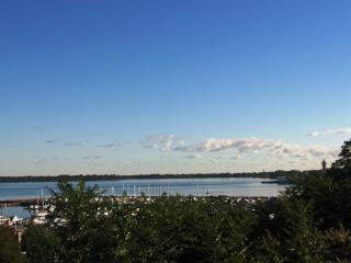 E' uno dei cinque maggiori laghi della zona dei Grandi Laghi nell'America settentrionale, che comprende alcuni dei più estesi laghi d'acqua dolce del mondo._2