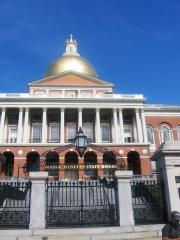 Una delle più antiche città degli Stati Uniti, Boston è stata fondata sulla penisola di Shawmut nel 1630 da un gruppo di coloni puritani provenienti dall'Inghilterra._6