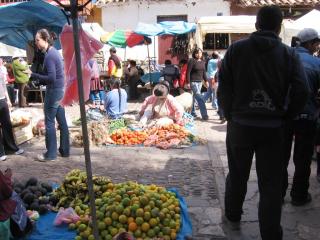 P�sac è un villaggio peruviano situato nella Valle sacra, sul fiume Urubamba._2