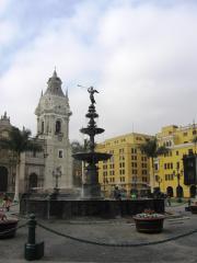 Lima è la capitale e la citt� più popolata del Perù. Storicamente è stata anche la capitale del Vicereame del Perù. è il centro culturale, industriale e finanziario dell'intero stato sudamericano._2