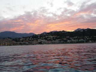 Il tramonto è il momento in cui un astro scompare sotto l'orizzonte._2