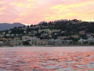 Il tramonto è il momento in cui un astro scompare sotto l'orizzonte._3