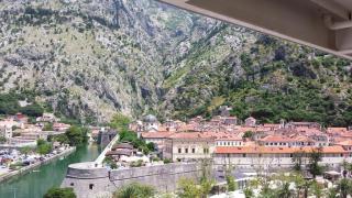 C�ttaro (in montenegrino: Kotor, in veneto: Cataro) è una citt� della repubblica del Montenegro, situata sulla costa adriatica, capoluogo dell'omonimo comune e sede vescovile._6