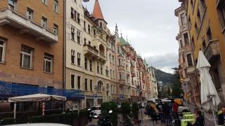 Bolzano è un comune italiano di 107 343 abitanti, capoluogo dell'omonima provincia autonoma in Trentino-Alto Adige/Südtirol._5
