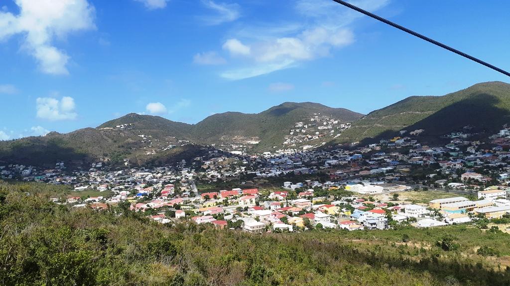 Saint Martin è un'isola situata a circa 240 km di distanza da Porto Rico, nella sezione nord-orientale dei Caraibi. 15